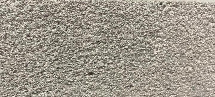 pierre de lave bouchardée